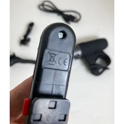 Photo de l’avis officiel: The waterproof bike light Lumière de vélo — risque: Risque chimique & Environnement