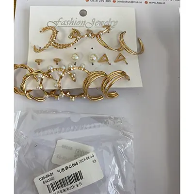 Photo de l’avis officiel: Fashion Jewelry Ensemble de bijoux — risque: Risque chimique (A12/00760/24)