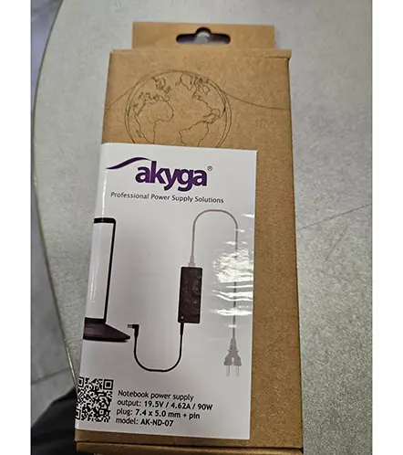 Foto aus der offiziellen Meldung: Akyga Napájecí adaptér Netzadapter — Risiko: Elektrischer Schlag