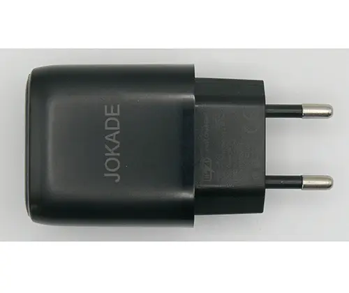 Foto aus der offiziellen Meldung: JOKADE CHARGER Dual port smart charger USB-Ladegerät — Risiko: Elektrischer Schlag