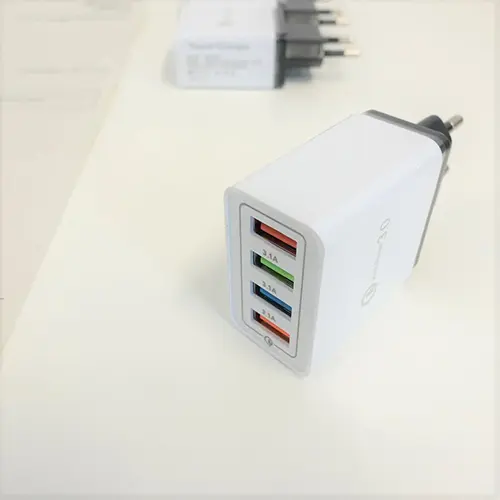 Photo de l’avis officiel: Quick Charge 3.0 Chargeur USB — risque: Choc électrique (A12/00848/24)