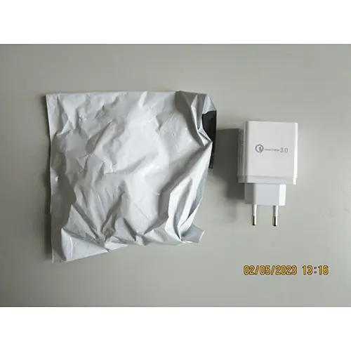 Photo de l’avis officiel: Quick Charge 3.0 Chargeur USB — risque: Choc électrique (A12/00848/24)