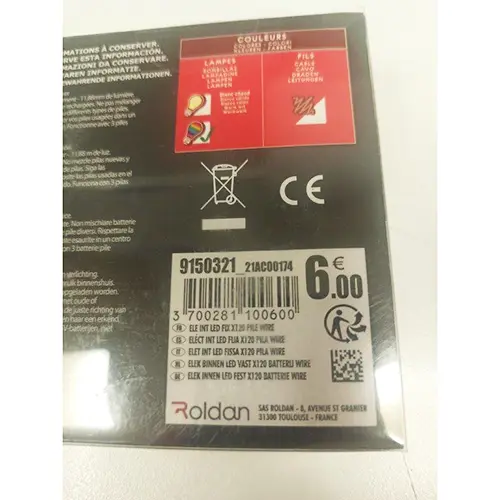 Photo from the official notice: ROLDAN GUIRLANDE LUMINEUSE LED À PILES INTÉRIEURE 120 LED 11,88m DE LUMIÈRE lighting chain — burns & fire risk