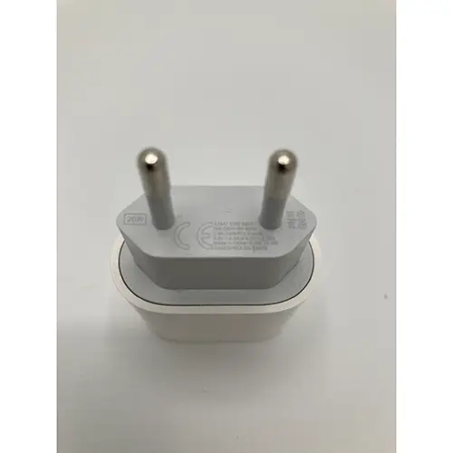Foto uit de officiële melding: Power Adapter USB-oplader — risico: Milieu