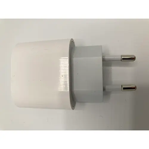 Foto uit de officiële melding: Power Adapter USB-oplader — risico: Milieu