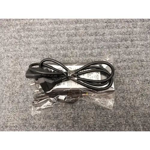 Foto aus der offiziellen Meldung: Netzadapter — Risiko: Elektrischer Schlag (A12/00870/24)