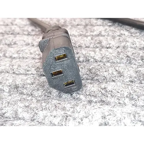 Foto aus der offiziellen Meldung: Netzadapter — Risiko: Elektrischer Schlag (A12/00870/24)