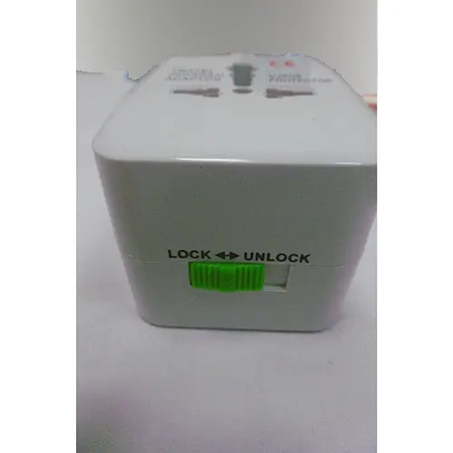 Foto do aviso oficial: Universal Travel Adaptor Adaptador de viagem — risco: Choque elétrico (A12/00901/24)