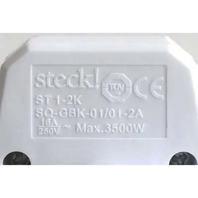 Photo from the official notice: Steck! Hálózati elosztó kapcsolóval. multiplug socket — electric shock risk