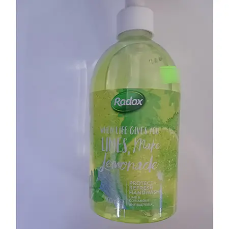Foto aus der offiziellen Meldung: Radox PROTECT + REFRESH HANDWASH LIME &amp; CORIANDER ANTIBACTERIAL Flüssige Handseife — Risiko: Chemikalie