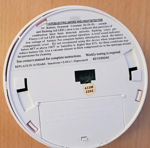 Photo from the official notice: Photoelectric smoke and heat detector smoke alarm — suffocation & fire risk