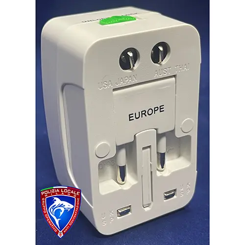 Foto aus der offiziellen Meldung: ALL IN ONE/UNIVERSAL TRAVEL ADAPTOR Reiseadapter — Risiko: Elektrischer Schlag