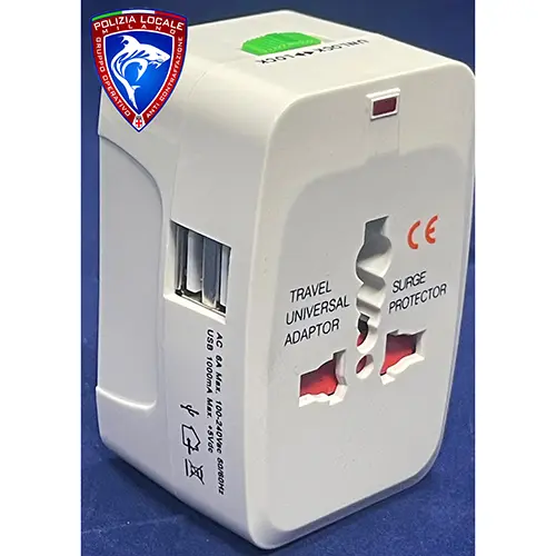 Foto aus der offiziellen Meldung: INTERNATIONAL ADAPTOR Reiseadapter — Risiko: Elektrischer Schlag