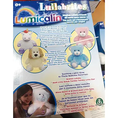 Foto dell’avviso ufficiale: LUMICALIN S'illumine et joue des berceuses Giocattolo morbido — rischio: Ostruzione delle vie aeree