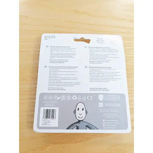 Foto aus der offiziellen Meldung: MATCHSTICK MONKEY Flat Face Teether &amp; Soother Clip Beißring mit Clip — Risiko: Ersticken