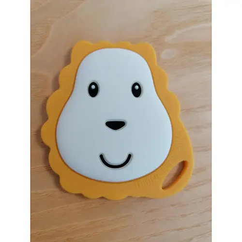 Foto aus der offiziellen Meldung: MATCHSTICK MONKEY Flat Face Teether &amp; Soother Clip Beißring mit Clip — Risiko: Ersticken