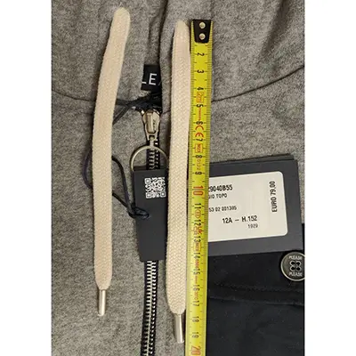 Foto uit de officiële melding: Please Grigio Topo Kinderhoodie — risico: Verwonding & Verwurging