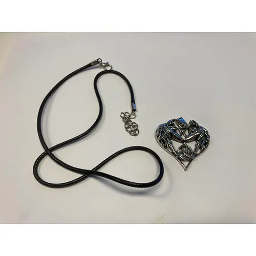 Photo de l’avis officiel: Celtic elf wolf pendant silver Collier — risque: Risque chimique