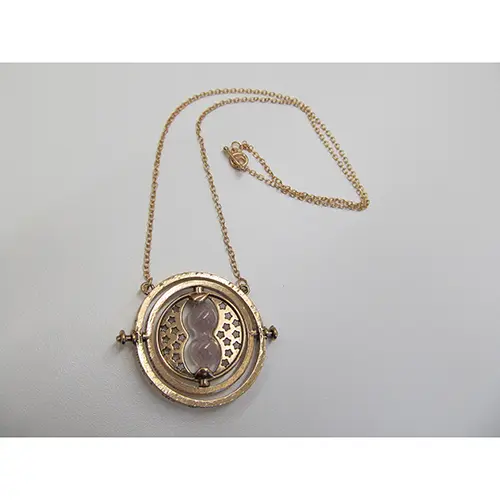 Photo de l’avis officiel: Collier avec pendentif — risque: Risque chimique (A12/01554/24)