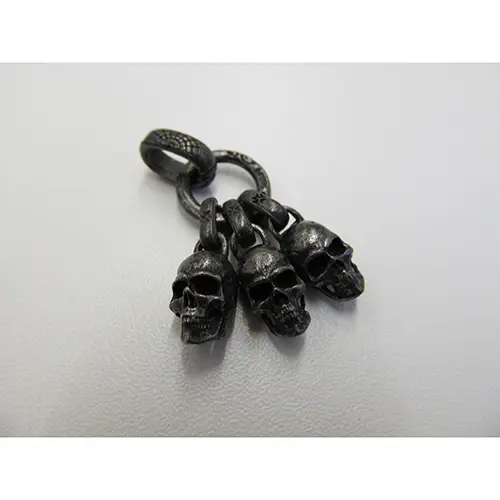 Photo de l’avis officiel: Chaîne avec pendentifs — risque: Risque chimique