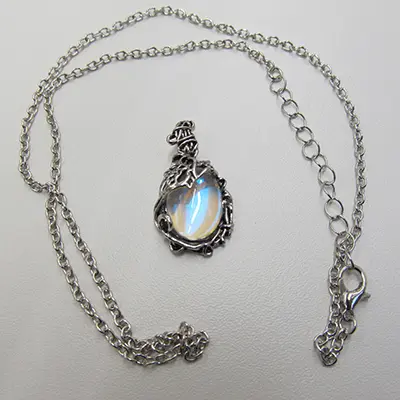 Photo de l’avis officiel: Collier — risque: Risque chimique (A12/01571/24)