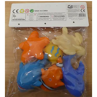 Foto uit de officiële melding: HAIJIABAO / TOP HAUS FUNNY RATTLE &amp; BATHE Plastic badspeelgoed set — risico: Verstikking door inslikken & Gehoorschade