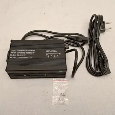Photo de l’avis officiel: Kontio Motors Battery Charger Chargeur pour scooter électrique — risque: Choc électrique