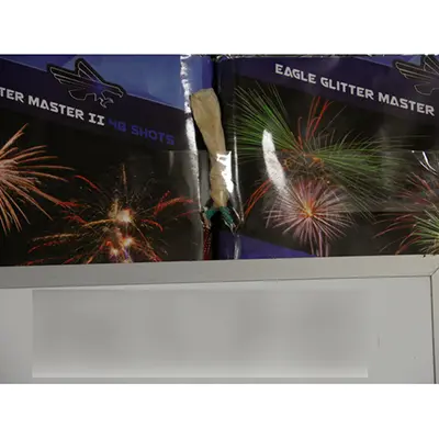 Foto aus der offiziellen Meldung: World´s Toughest Fireworks Eagle Glitter Master Feuerwerk — Risiko: Verbrennungen & Gehörschaden