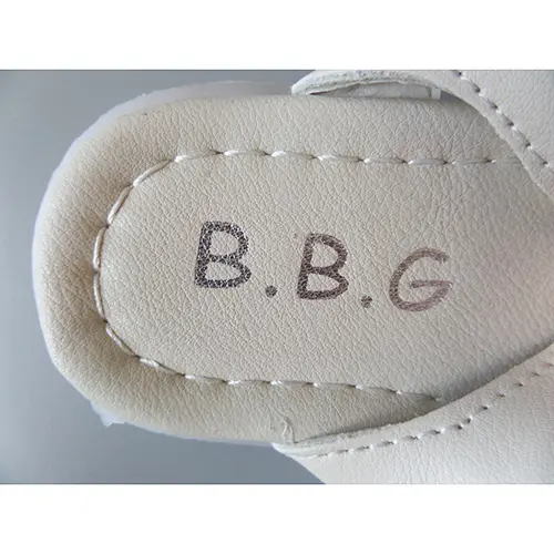 Foto aus der offiziellen Meldung: B.B.G Kindersandalen — Risiko: Ersticken