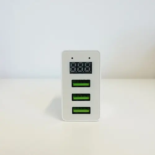 Photo de l’avis officiel: revolt Chargeur USB — risque: Choc électrique