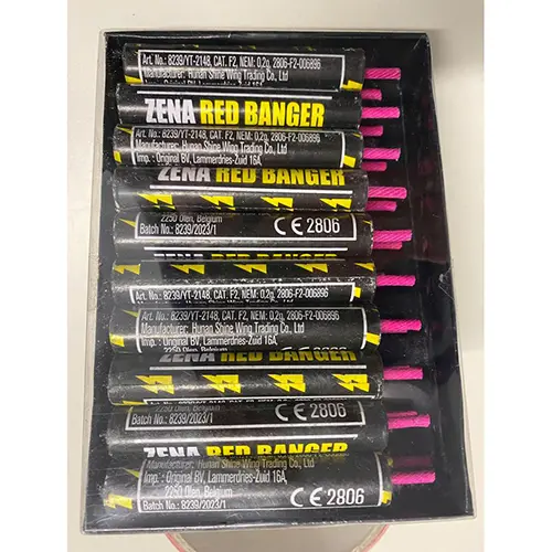 Foto uit de officiële melding: ZENA Vuurwerk Zena Red Banger — risico: Gehoorschade