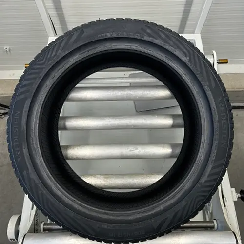 Foto del aviso oficial: Vredestein Ultrac, Quatrac, Quatrac Pro+, Quatrac Pro EV Piezas de vehículos / Neumáticos para automóviles — riesgo: Lesiones