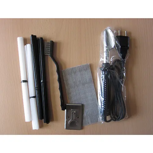 Foto aus der offiziellen Meldung: CJBIN Smoothing knife set Schweißset — Risiko: Elektrischer Schlag