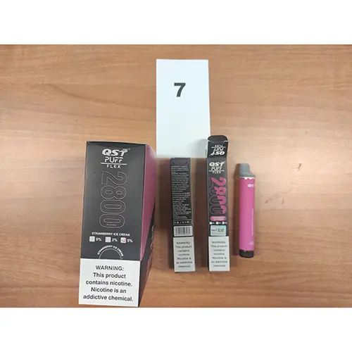 Photo de l’avis officiel: QST® Strawberry ice cream Cigarette électronique jetable — risque: Risque chimique