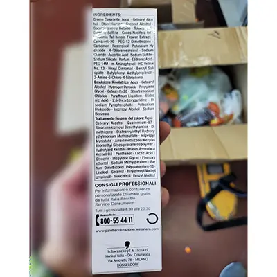 Foto aus der offiziellen Meldung: TESTANERA Palette professional performance gloss sensation Haarfärbemittel — Risiko: Chemikalie