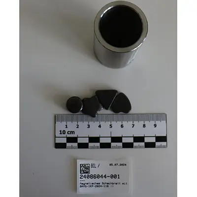Photo de l’avis officiel: Magnetisches Schachbrett mit Kampfschach Jouet magnétique — risque: Blessures