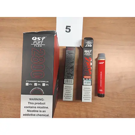 Photo de l’avis officiel: QST® Strawberry watermelon Cigarette électronique jetable — risque: Risque chimique