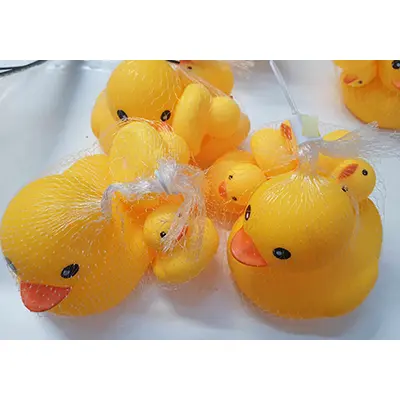 Photo de l’avis officiel: Duck Ensemble de canards en caoutchouc — risque: Risque chimique