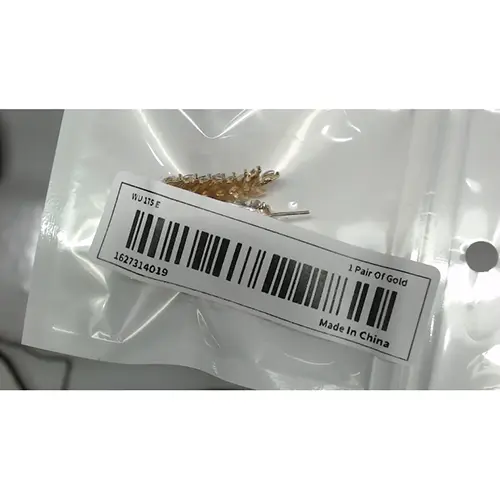 Foto do aviso oficial: Boucles d’oreilles à clous en strass (1 pair Of Gold sur emballage) Brincos — risco: Químico