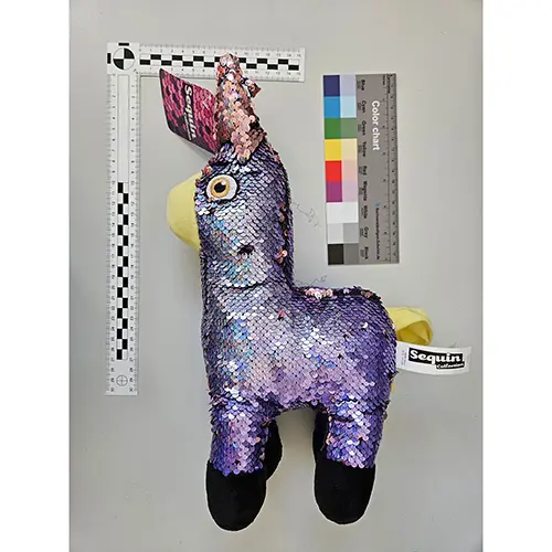 Foto aus der offiziellen Meldung: Sequin Pailetten Lama Plüschtier — Risiko: Ersticken