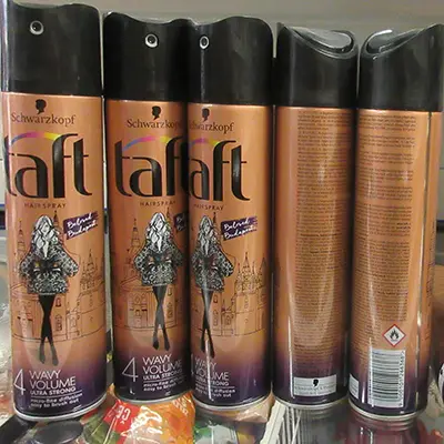 Foto aus der offiziellen Meldung: Schwarzkopf Beloved Budapest WAVY VOLUME ULTRA STRONG 4 Haarspray — Risiko: Chemikalie
