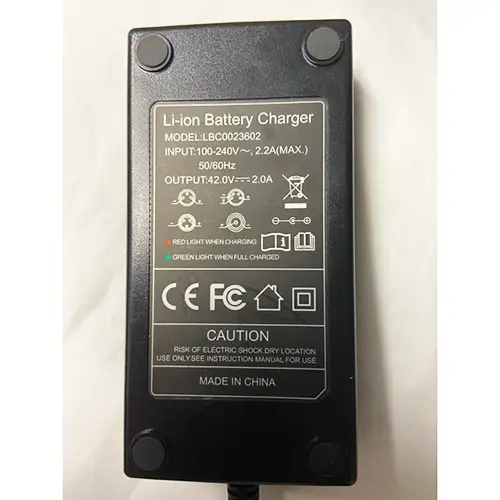 Foto aus der offiziellen Meldung: Lithium Ion Battery Charger Batterieladegerät — Risiko: Elektrischer Schlag