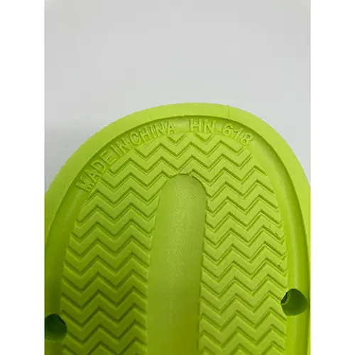 Photo de l’avis officiel: Cartoon Sandaler PVC chaussons — risque: Risque chimique