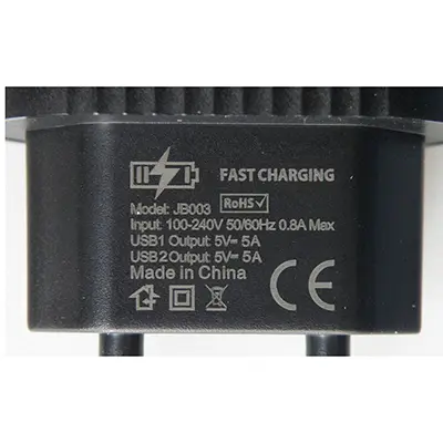 Foto dell’avviso ufficiale: JOKADE Dual USB Interface Charger / Adaptive fast charger Caricabatterie USB — rischio: Scossa elettrica