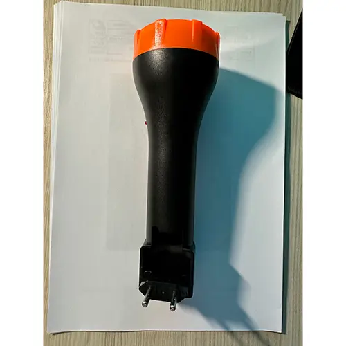 Foto do aviso oficial: SHUNSHI LED RECARGABLE TORCH Lanterna — risco: Queimaduras & Choque elétrico (A12/02767/24)