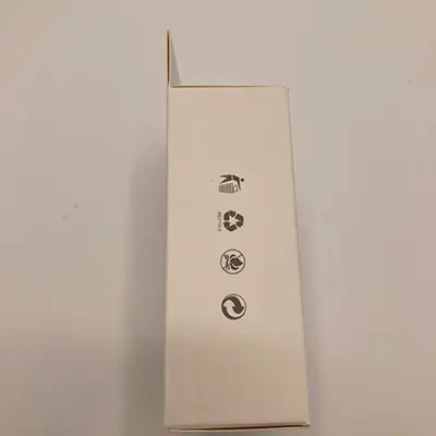 Foto aus der offiziellen Meldung: USB-C 20W Power Adapter — Risiko: Umwelt