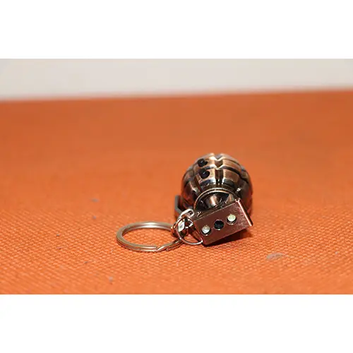 Foto aus der offiziellen Meldung: Laser pointer in the shape of a bomb Laserpointer — Risiko: Sehschaden