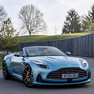 Foto do aviso oficial: Aston Martin DBX707, DB12, Vantage Automóvel de passageiros — risco: Incêndio & Ferimentos