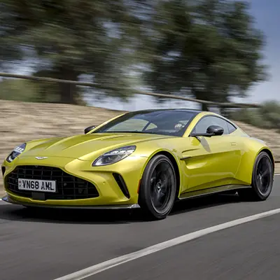Foto do aviso oficial: Aston Martin DBX707, DB12, Vantage Automóvel de passageiros — risco: Incêndio & Ferimentos