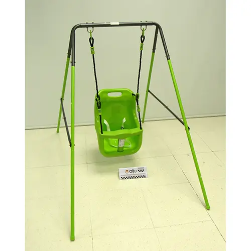 Photo from the official notice: Swing 97x146x118 cm — choking & strangulation risk
